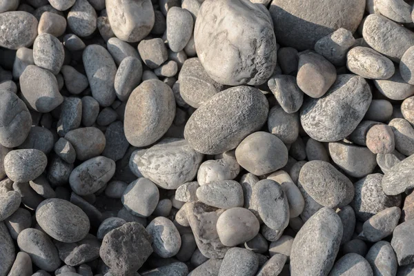 ホワイト川の小石の垂直写真 — ストック写真