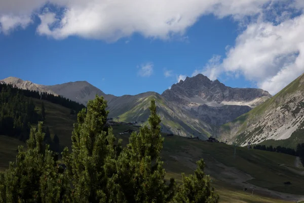 dağ manzarası yaz veya bahar