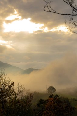 Mount Penice manzaraları için sabah bulutlu bir manzara fotoğrafları