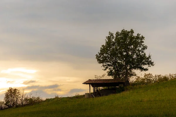 Mount Penice manzaraları için sabah bulutlu bir manzara fotoğrafları