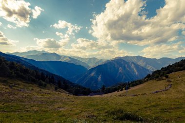 Yaz aylarında güneşli bir gün Bielmonte bakış açısı panoramik görünümü