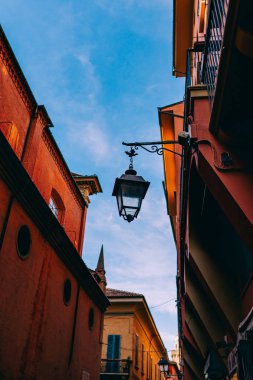 Akşamları fenerli eski Avrupa caddesi