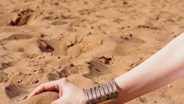 Sand Grains Run Through Female Hands. Woman Holding and Releasing Sand Through Fingers. — Stock Video