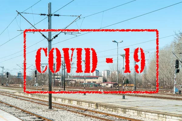 Stazione Ferroviaria Vuota Con Rotaie Linee Elettriche Aeree Causa Coronavirus — Foto Stock