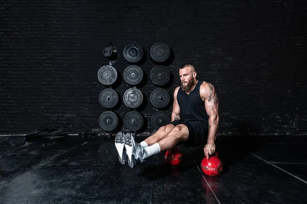 Jovem Suado Ajuste Forte Muscular Ajuste Homem Com Grandes Músculos — Fotografia de Stock