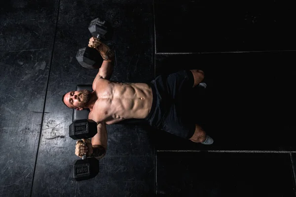 Jovem Suado Forte Muscular Ajuste Homem Com Grandes Músculos Fazendo — Fotografia de Stock