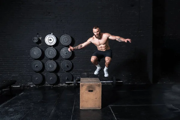 Jovem Forte Shirtless Suado Ajuste Muscular Homem Com Grandes Músculos — Fotografia de Stock