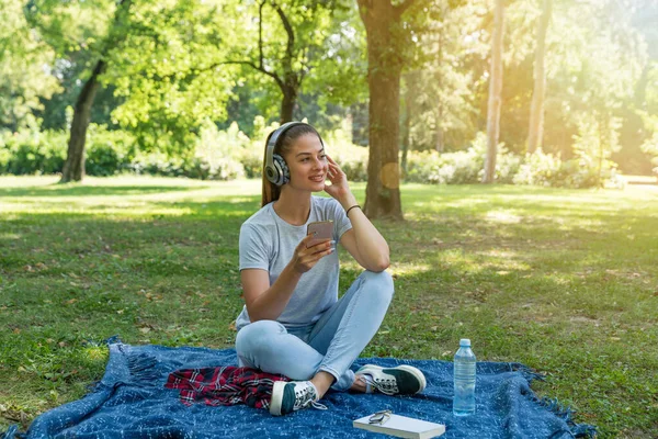 Young Happy Woman Sitting Park Surfing Song Play List Her — Stock Photo, Image