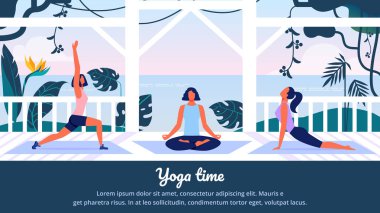 Yoga zamanı. Deniz yakınındaki Teras kadın Traininng.