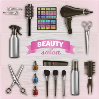 Ahşap Yüzeyde Kuaför Aletleri ve Kozmetik.