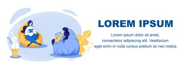 Tabletlerle Çanta Sandalyesinde Oturan Genç Kadınlar