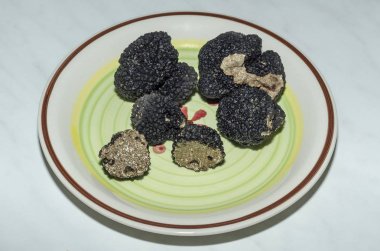 Çanak siyah trüf