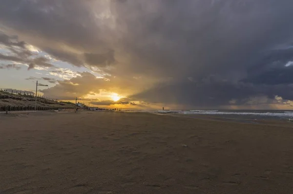 Vacker Orange Solnedgång Himmel Stranden — Stockfoto