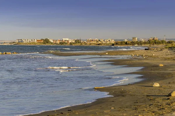 Mittelmeerküste Mit Strand Und Stadtbild Hintergrund — Stockfoto