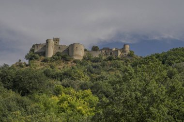 Abruzzo Roccascalegna kalesinin görünümü, İtalya