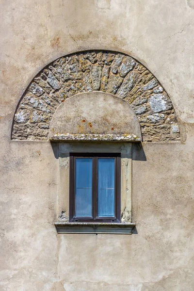Architecture Une Ancienne Fenêtre Supérieure Voûtée Toscane — Photo