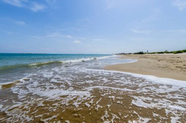 Deniz ve plajlı güzel bir deniz manzarası