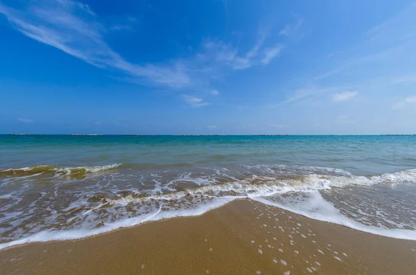 นหล งทะเลท สวยงามพร อมทะเลและชายหาด — ภาพถ่ายสต็อก