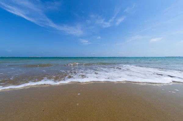 นหล งทะเลท สวยงามพร อมทะเลและชายหาด — ภาพถ่ายสต็อก