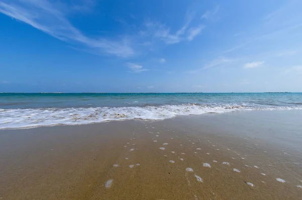 นหล งทะเลท สวยงามพร อมทะเลและชายหาด — ภาพถ่ายสต็อก