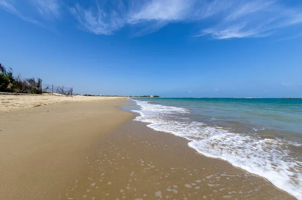 นหล งทะเลท สวยงามพร อมทะเลและชายหาด — ภาพถ่ายสต็อก