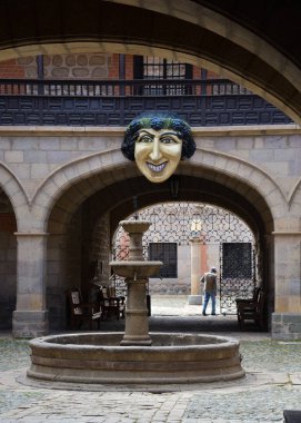 Bacchus (1865): Potosi, Bolivia, Casa Nacional de la Moneda (Ulusal nane), giriş maskesi