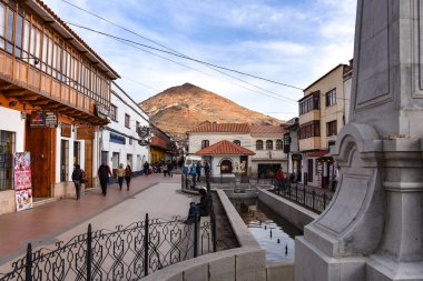 Koloni sokakları zemin Cerro Rico Dağı: Potosi, Bolivia