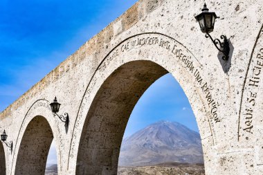 Arequipa şehir ve El Misti Volkanı ile Mirador de Yanahuara