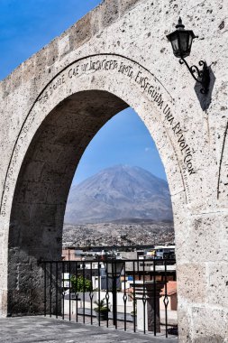 Arequipa şehir ve El Misti Volkanı ile Mirador de Yanahuara