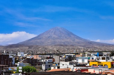 El Misti volkanı Mirador de Yanahuara: Arequipa, Peru üzerinden görünümünü