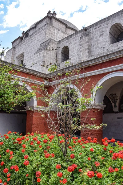 Arequipa Perú Octubre 2018 Coloridos Arcos Jardines Florales Monasterio Santa — Foto de Stock