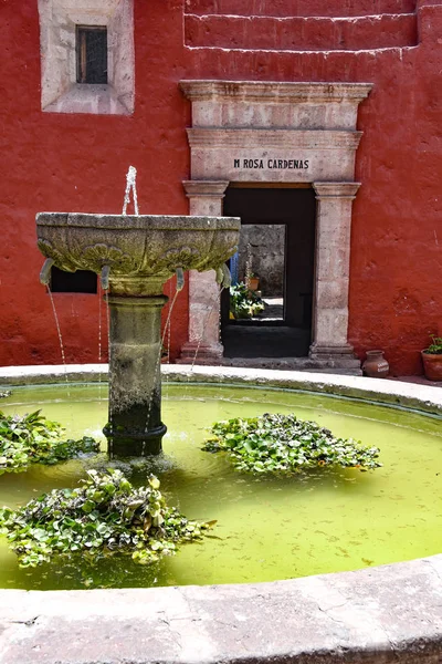 Arequipa Peru Ekim 2018 Bir Avlu Santa Catalina Kilisesi Çeşme — Stok fotoğraf