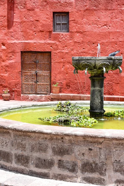 Arequipa Perú Octubre 2018 Fuente Patio Interior Iglesia Santa Catalina — Foto de Stock