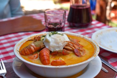 'Chupe de Camarones', şehrin bir geleneksel karides yemek: Arequipa, Peru