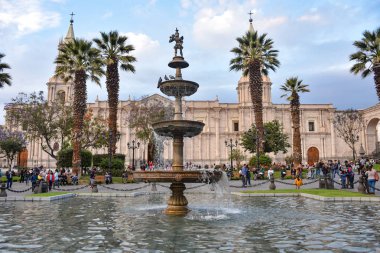 Plaza de Armas, Basilica Cathdral ve sömürge binaları: Arequipa, Peru