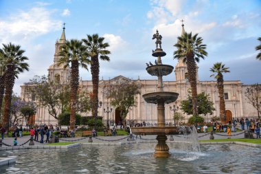 Plaza de Armas, Basilica Cathdral ve sömürge binaları: Arequipa, Peru