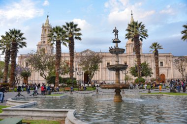 Plaza de Armas, Basilica Cathdral ve sömürge binaları: Arequipa, Peru