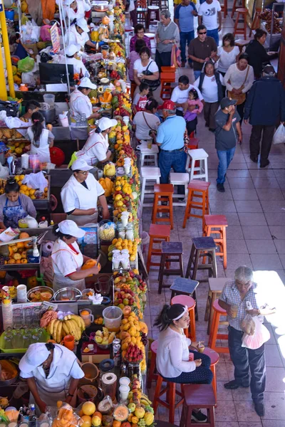 Arequipa Peru Października 2018 Świeże Soki Owocowe Stalle Centrum Rynku — Zdjęcie stockowe