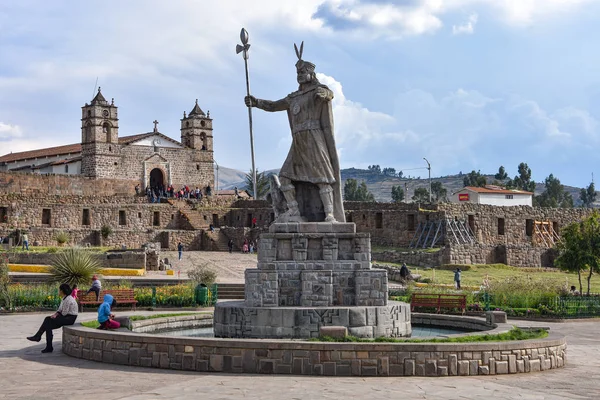 Una Statua Inca Pachacutec Chiesa Cattolica Nella Piazza Vilcashuaman Ayacucho — Foto Stock