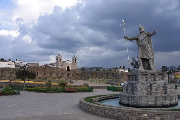 Una Statua Inca Pachacutec Chiesa Cattolica Nella Piazza Vilcashuaman Ayacucho — Foto Stock