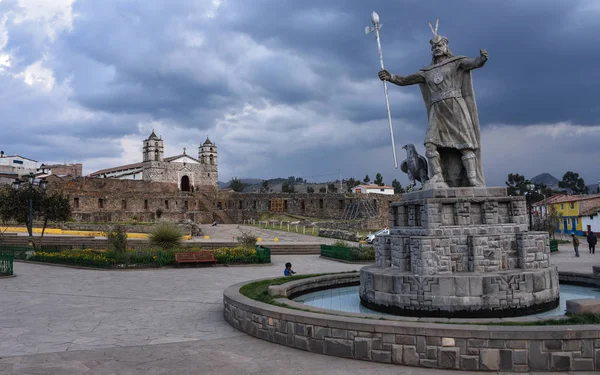 Una Estatua Inca Pachacutec Iglesia Católica Plaza Vilcashuaman Ayacucho Perú — Foto de Stock