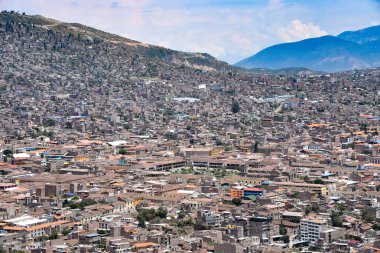 Mirador de Acuchimay 'dan Ayacucho kentinin manzarasını sunmaktadır. Ayacucho, Peru