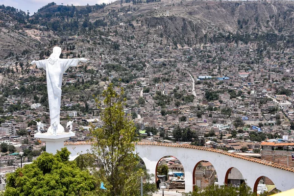 Mirador de Acuchimay 'dan Ayacucho kentinin manzarasını sunmaktadır. Ayacucho, Peru