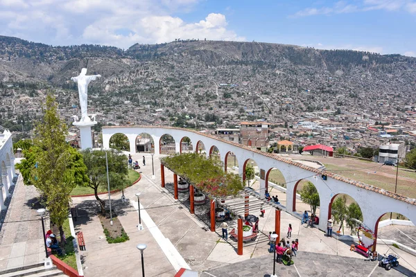 Mirador de Acuchimay 'dan Ayacucho kentinin manzarasını sunmaktadır. Ayacucho, Peru