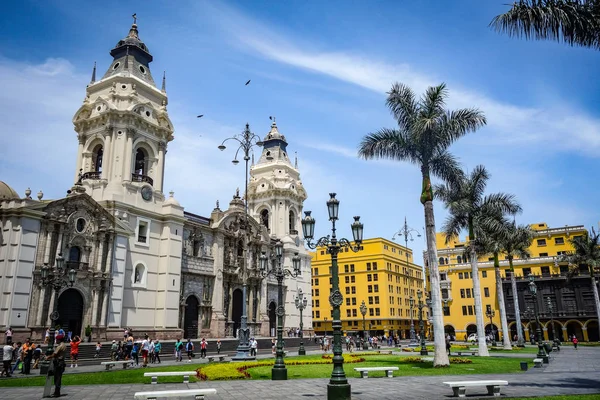 Lima, Peru: Kathedrale und Plaza de Armas in Lima — Stockfoto