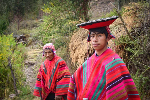 Vale Sagrado, Cusco, Peru - Um grupo de músicos em uma comunidade rural quéchua perto do Vale Sagrado — Fotografia de Stock