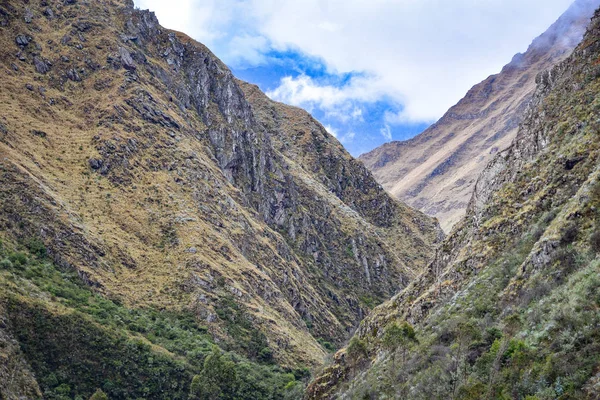 Paysage de montagne andin sur le trek Ancascocha, Cusco, Pérou — Photo