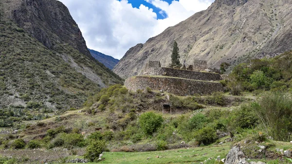 As ruínas de Huayllabamba, na Trilha Inca para Machu Picchu. Cuzco, Peru — Fotografia de Stock