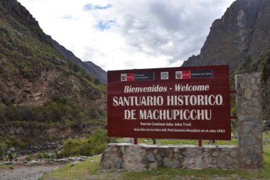 Cusco, Peru - 15 Ekim 2019 Inca Patikası 'na yürüyüş yapanları karşıla