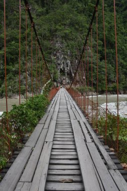 La Merced, Peru - Puente Colgante Kimiri, Chanchamayo nehri üzerinde bir köprü..